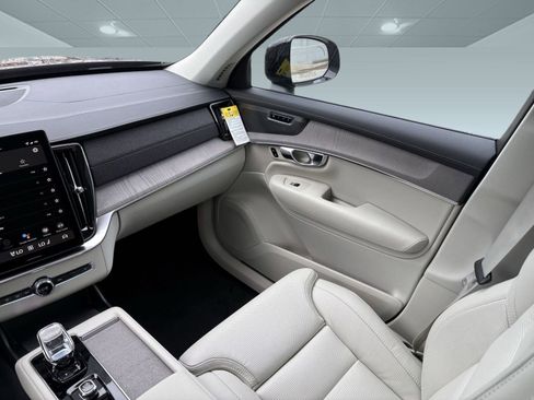 New 2026 Volvo XC90 B6 Ultra w/ Protection Package image 24
