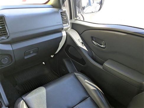 Used 2022 Nissan Frontier PRO-4X w/ Pro-4X Premium Package image 16