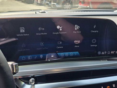 New 2025 Cadillac Lyriq Luxury image 25