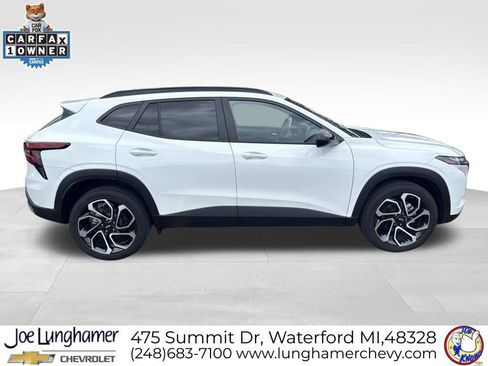 Used 2025 Chevrolet Trax RS w/ Sunroof Package FWD image 3