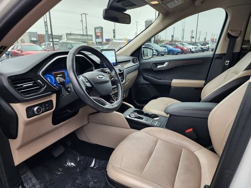 Used 2020 Ford Escape Titanium image 9