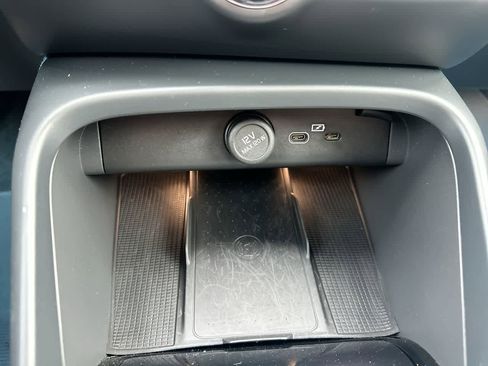 Used 2023 Volvo XC40 Recharge Ultimate image 31