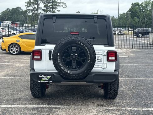 Used 2022 Jeep Wrangler Sport AWD/4WD image 6