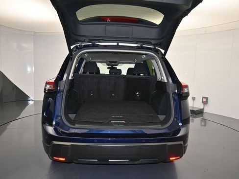 Certified 2024 Nissan Rogue SV FWD image 24
