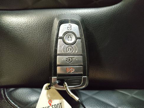 Used 2024 Ford Edge Titanium image 32