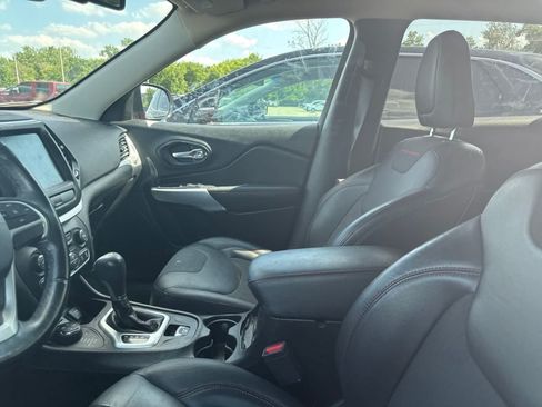 Used 2018 Jeep Cherokee Trailhawk w/ Comfort/Convenience Group AWD/4WD image 31
