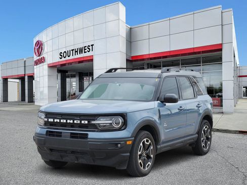 Used 2024 Ford Bronco Sport Outer Banks w/ Tech Package image 2