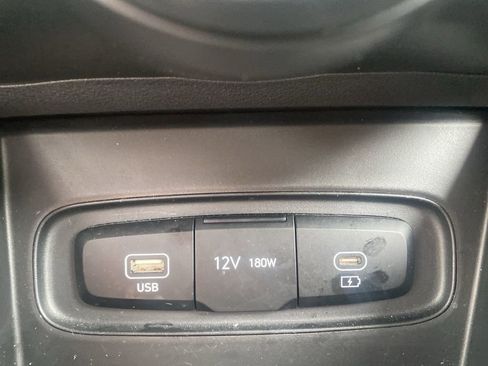 Used 2025 Hyundai Venue SEL image 28