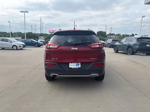 Used 2017 Jeep Cherokee Limited AWD/4WD image 6