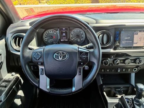 Used 2018 Toyota Tacoma TRD Sport w/ Technology Package image 14