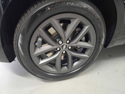 New 2026 Land Rover Range Rover Velar Dynamic SE image 9