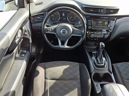 Used 2022 Nissan Rogue Sport SV image 11