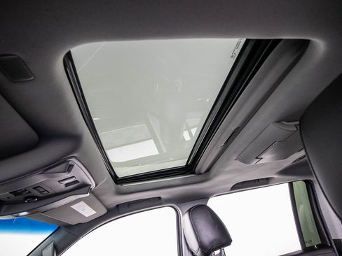 Used 2018 Cadillac Escalade ESV Premium Luxury image 30