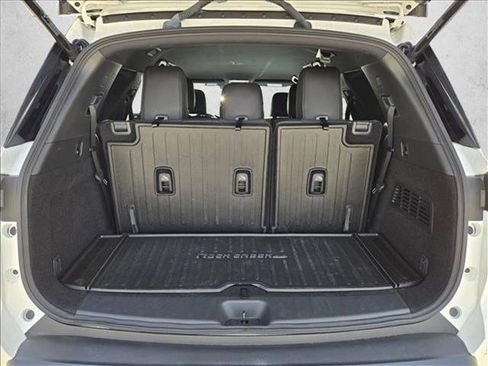 Used 2025 Nissan Pathfinder Rock Creek AWD/4WD image 6