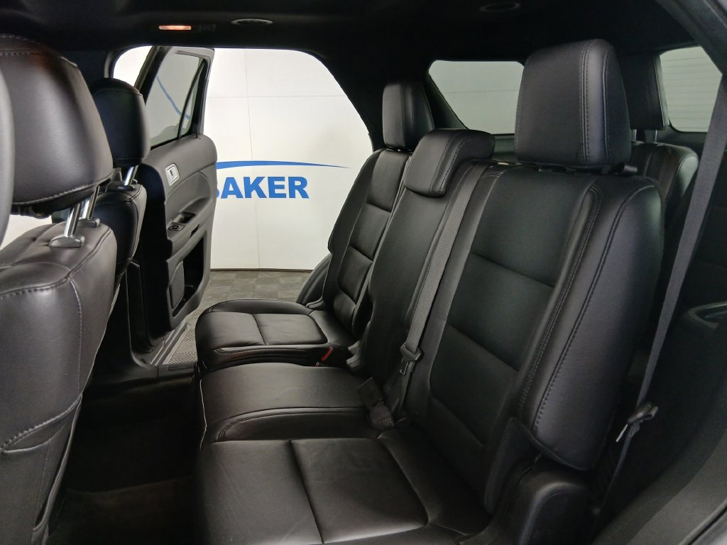 Used 2014 Ford Explorer XLT w/ Equipment Group 202A AWD/4WD image 17