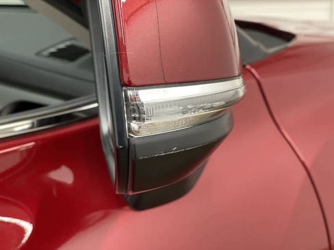 Used 2023 Toyota Highlander XLE image 31