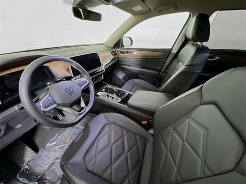 Used 2024 Volkswagen Atlas SE image 10