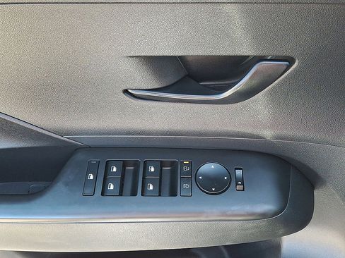 Certified 2024 Hyundai Kona SEL AWD/4WD image 10