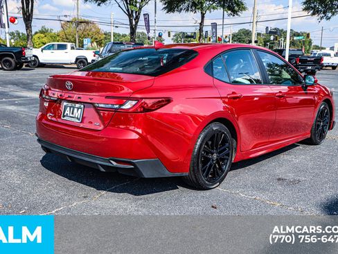 Used 2025 Toyota Camry SE image 7