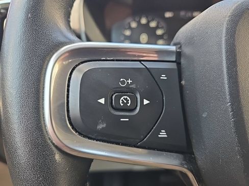 Used 2019 Volvo XC40 T5 Momentum AWD/4WD image 41