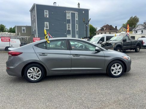 Used 2018 Hyundai Elantra SE FWD image 5