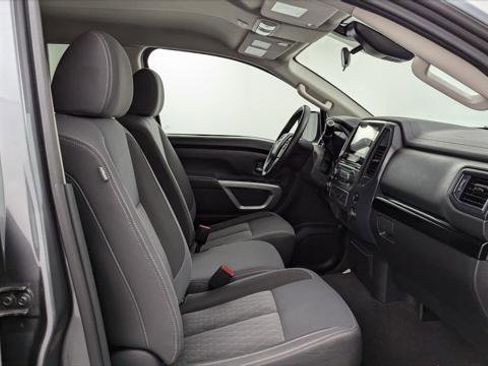 Used 2023 Nissan Titan SV image 18