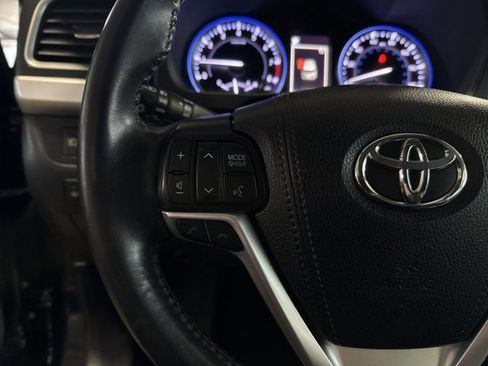 Used 2019 Toyota Highlander XLE image 14