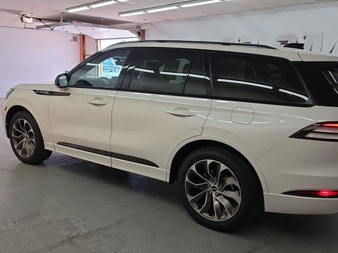 New 2026 Lincoln Aviator AWD image 10