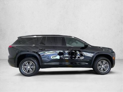 Used 2025 Chevrolet Traverse LT FWD image 5
