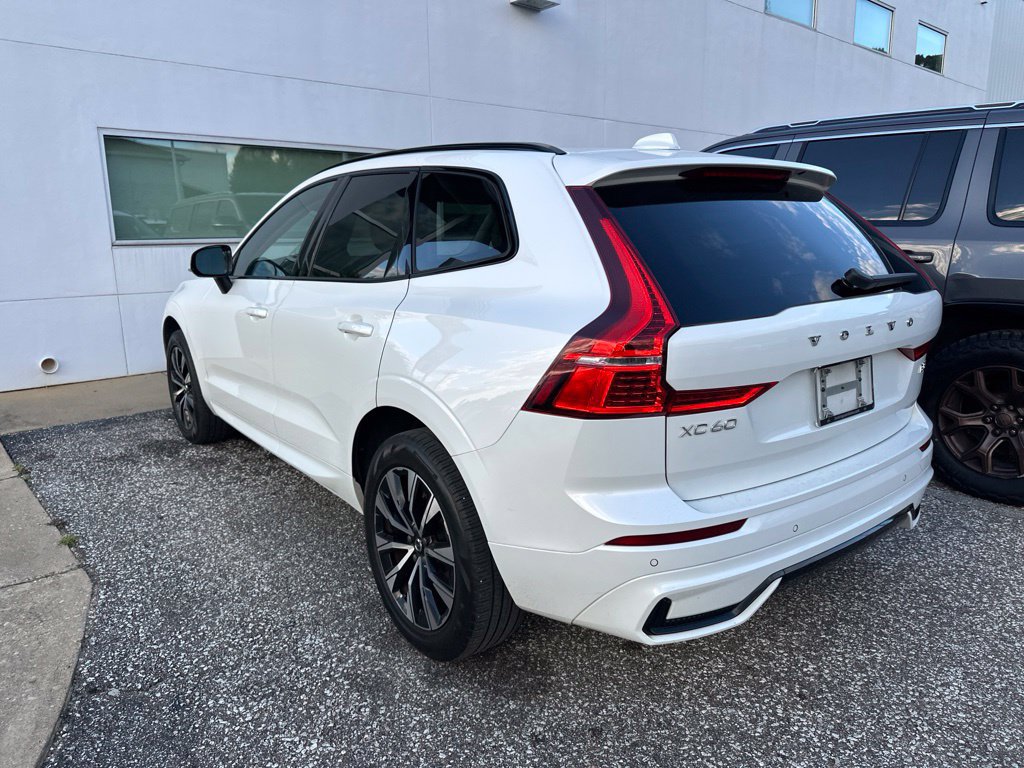 Used 2024 Volvo XC60 B5 Core AWD/4WD image 4