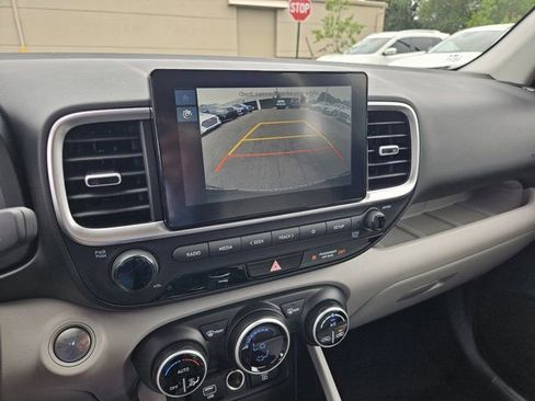 New 2025 Hyundai Venue SEL image 24