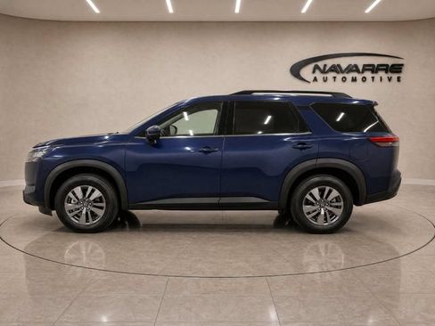 Used 2025 Nissan Pathfinder SV FWD image 4