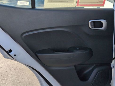 Used 2025 Hyundai Venue SEL image 27