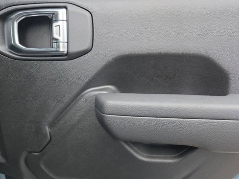 New 2025 Jeep Gladiator Sport image 19