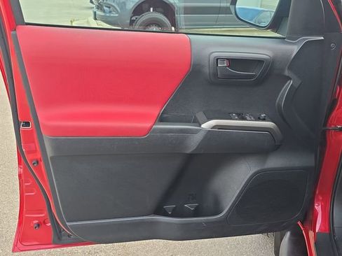 Used 2020 Toyota Tacoma SR5 w/ SR5 Appearance Package (SM) image 26