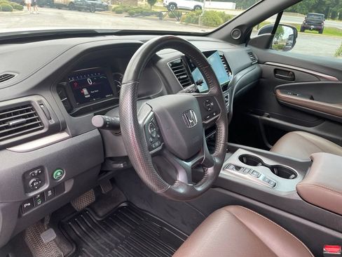 Used 2025 Honda Passport EX-L image 10