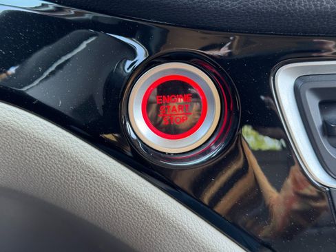 Used 2016 Honda Pilot Touring image 22