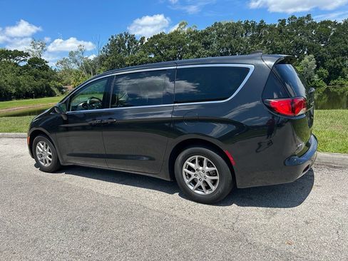 Used 2023 Chrysler Voyager LX FWD image 4