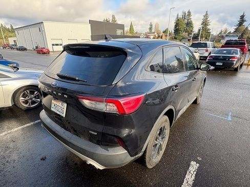 Used 2020 Ford Escape SE Sport image 3