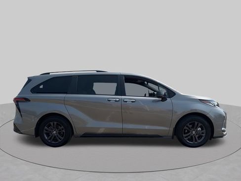 Used 2026 Toyota Sienna XSE AWD/4WD image 12