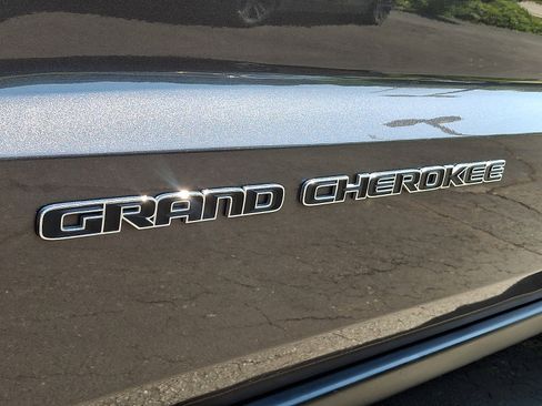 Certified 2020 Jeep Grand Cherokee Limited w/ Luxury Group II AWD/4WD image 31