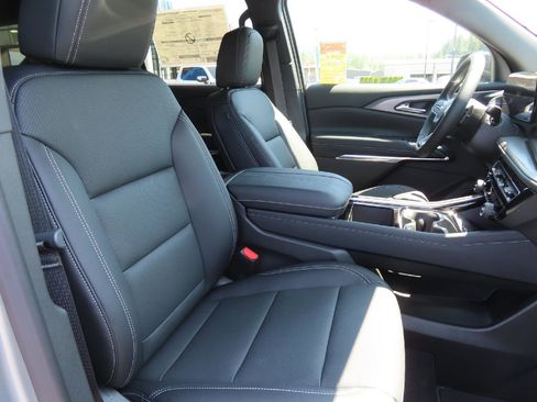 New 2025 Chevrolet Traverse LT w/ LPO, Illumination Package image 43