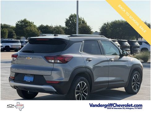 Used 2024 Chevrolet TrailBlazer LT w/ Convenience Package FWD image 4