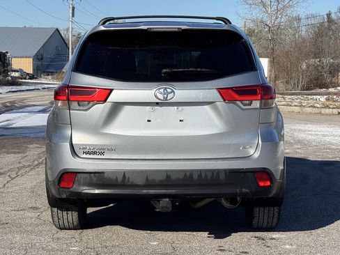 Used 2019 Toyota Highlander AWD V6 image 4