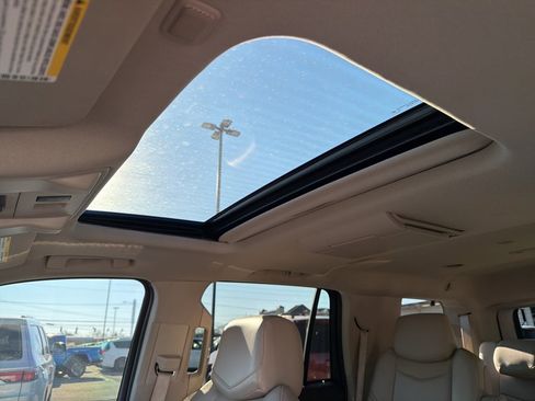 Used 2016 Cadillac Escalade Luxury image 44