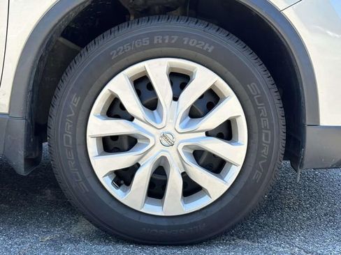 Used 2019 Nissan Rogue S image 7