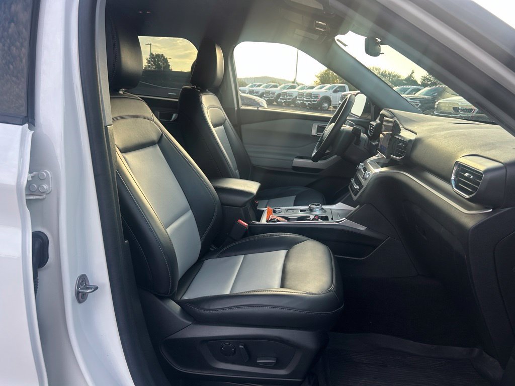 Used 2023 Ford Explorer XLT w/ Equipment Group 202A AWD/4WD image 10
