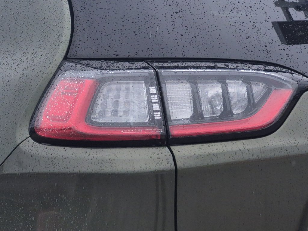 Used 2021 Jeep Cherokee Latitude Lux FWD image 28