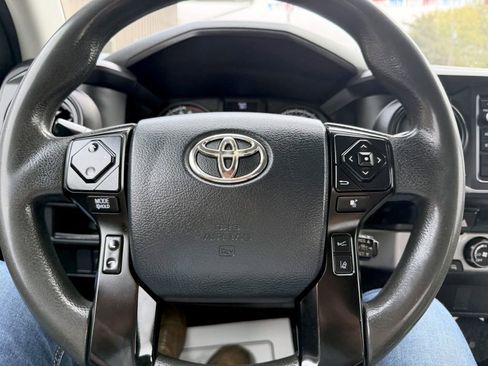 Used 2018 Toyota Tacoma SR image 13