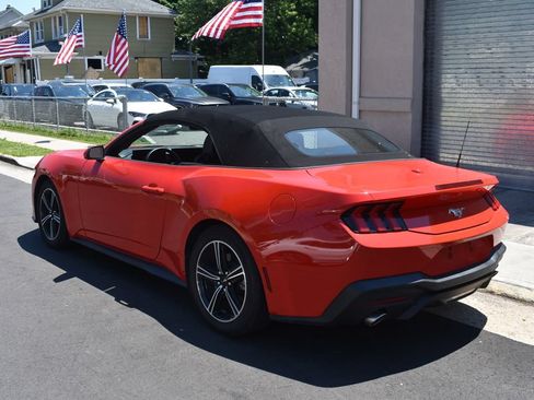 Used 2024 Ford Mustang Convertible RWD image 14